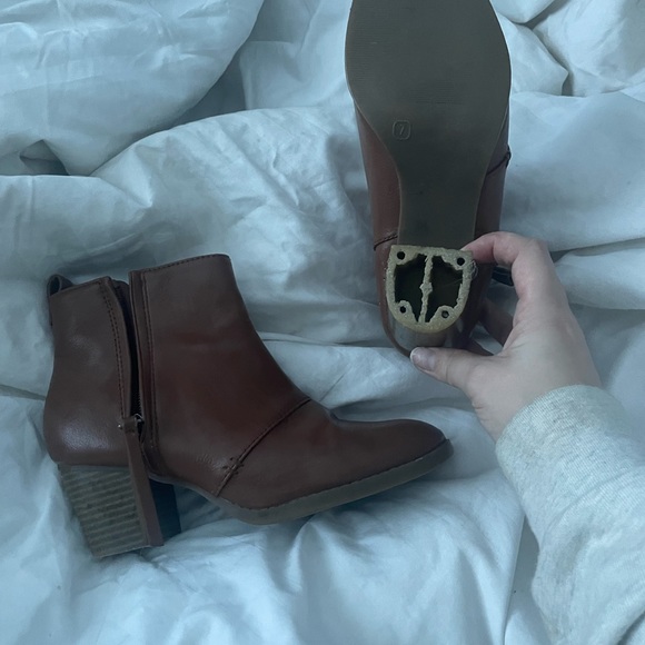 Brown boots - Picture 2 of 2